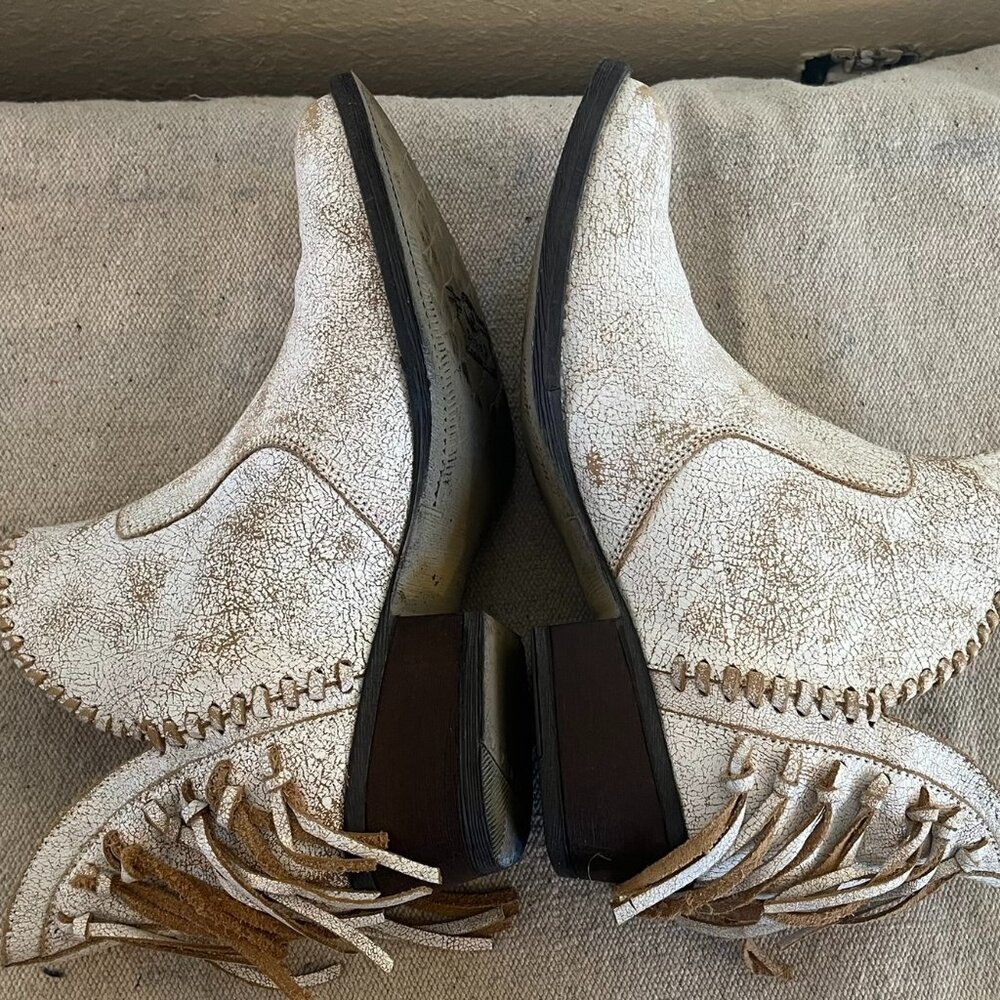 Circle G Distressed White Leather Ankle Booties